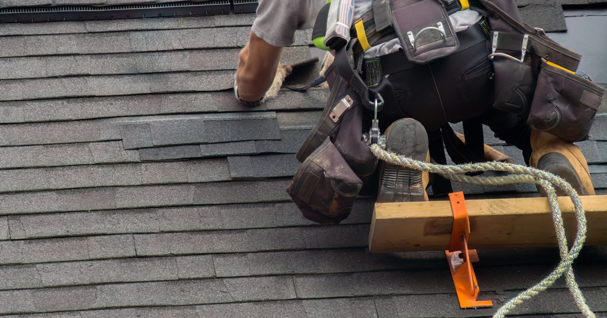 How much does it cost to repair a roof?